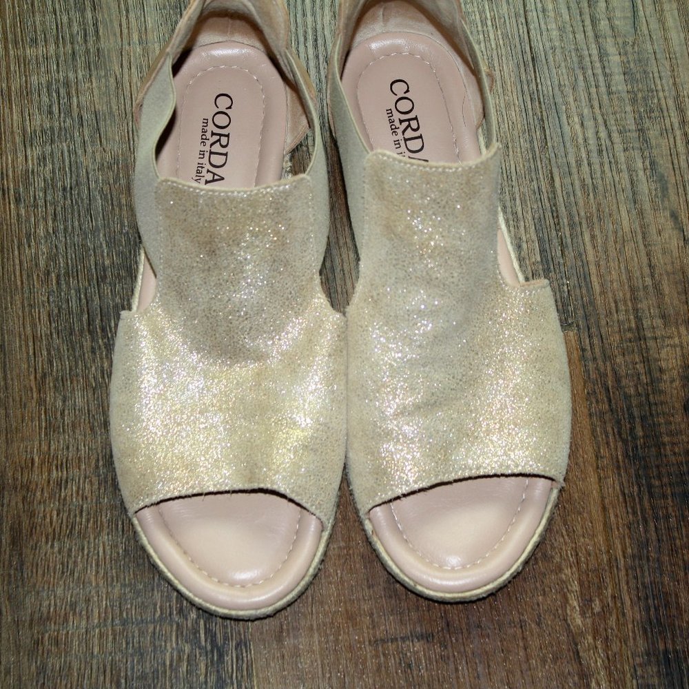 Cordani soft metallic gold peeptoe flat sandals euro size 39